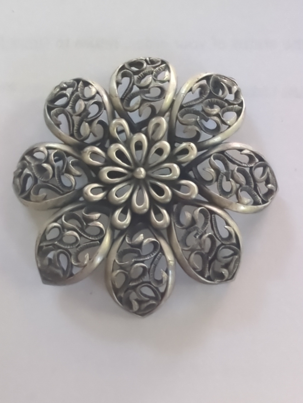 Silver Floral Filigree Brooch - Elegant Women's Accessory